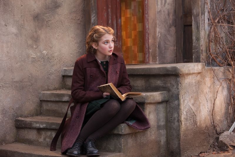 the-book-thief-liesel-reading