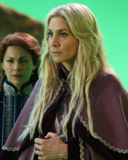 Once-Upon-a-Time-Elizabeth-Mitchell-Snow-Queen